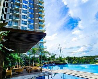 Relaxing Urban Retreat: Iloilo Getaway - Iloilo City - Piscina