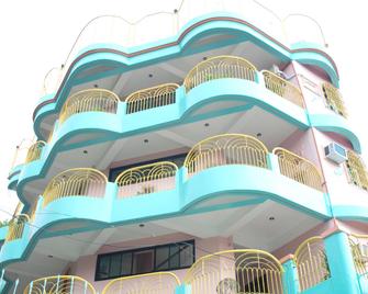 Nathaniel Hotel - Daet - Edifício