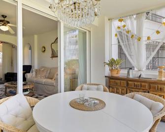 Garden Pool apt in Mijas by Costarentals - Ref 209 - Fuengirola - Eetruimte