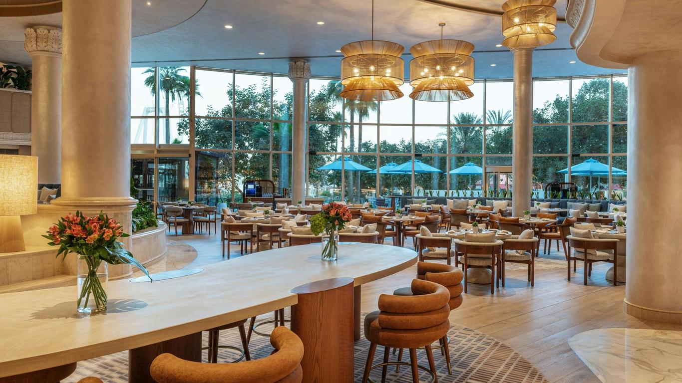 منتجع شيراتون جميرا بيتش