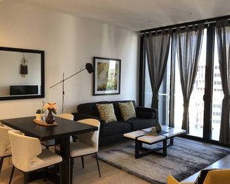 Family Home Best Of South Bank With Car Park - Brisbane - Living room