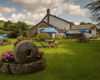 The Greyhound Inn and Hotel - Usk