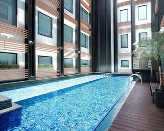 Hotel COZi Resort Tuen Mun - Hong Kong - Piscina