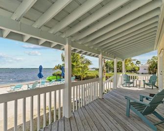 Island Retreat w/ Private Patio & Marina Views | Breakfast Included - Little Torch Key - Balkon