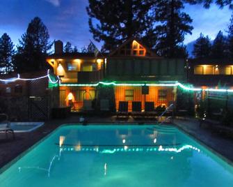 Studio with jetted bathtub, kitchenette, walk to casinos, lake, restaurants - South Lake Tahoe - Pool