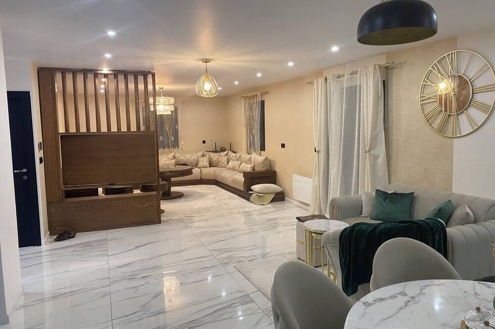 House with 6 bedrooms and 4 bathrooms 15 min from Disney and 30 min from Paris - Jossigny - Sala de estar