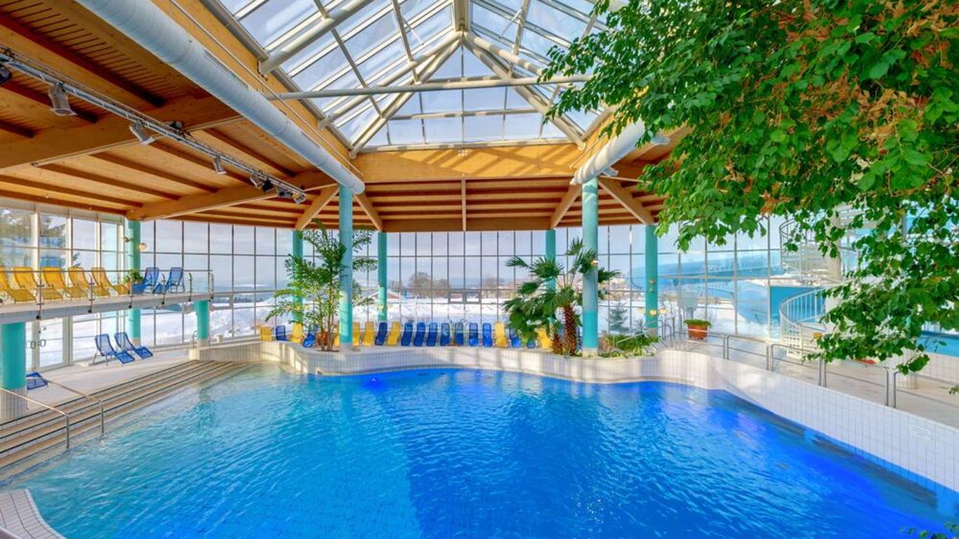 إيفا شوينيك، هوتل آند فيرينبارك