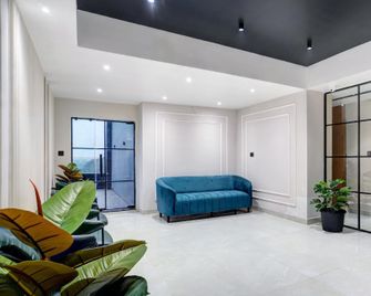 Townhouse Oak Sarusajai Stadium - Guwahati - Σαλόνι