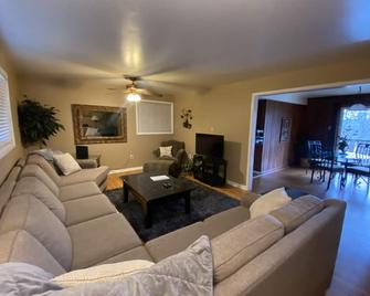 3 Bedroom home in a safe convenient area - North Little Rock - Living room