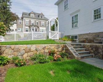 Newly renovated pet friendly apt by parks and train! - Boston - Edificio