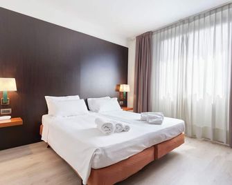 Hotel Cyrano - Saronno - Bedroom
