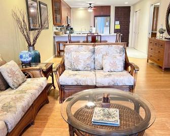 Country Club Villas Golf, A/C & Oceanview - Kailua-Kona - Living room