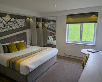 Red Hall Hotel - Bury - Bedroom