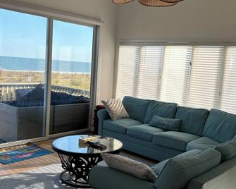 Amazing Ocean Front On Private Lane With Direct Beach Access, Harvey Cedars, Lbi - Long Beach - Living room
