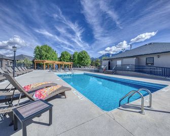 Bighorn Meadows Resort - Radium Hot Springs - Piscine