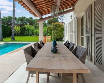 Beachside Bliss in Gassin - Gassin - Innenhof