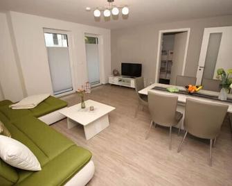 Aquamarin Ostseetraumsuite 02 - Ostseebad Dierhagen - Wohnzimmer