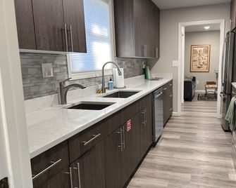 Charming New Studio in Golf Course Clubhouse - Butler - Кухня
