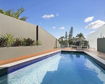 Ray of Sunshine - Broadbeach Waters - Zwembad