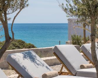Golden Milos Beach - Adamantas - Bedroom