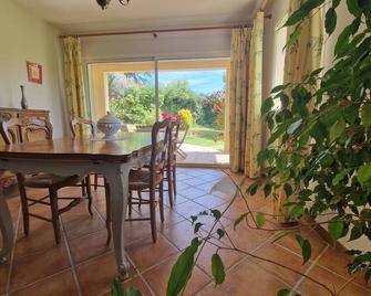 Large T2 with secure parking and wooded garden - Gémenos - Essbereich