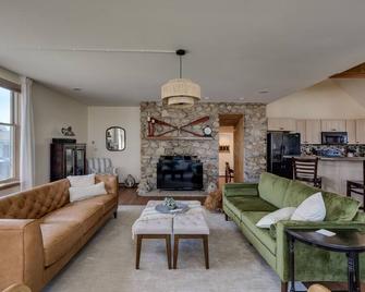 RiverBreeze Retreat - Two Homes w/ River Views - Cape Vincent - Sala de estar