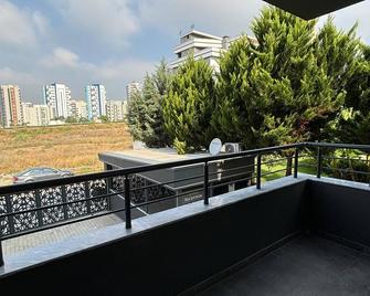 Charming building with 1 bedroom and WiFi, AC in enchanting Mersin - Mersin (Icel) - Balcony