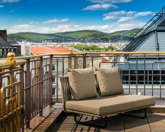 Hilton Vienna Plaza - Vienna - Balcony