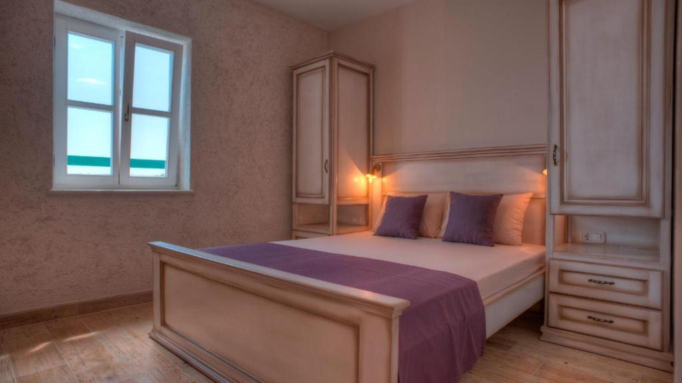 Piazza Apartments 1