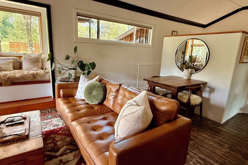 Sequoia River Cabin ~ Romantic Rustic Retreat on Kaweah River ~ Close to Sequoia - ثري ريفرس (كاليفورنيا) - غرفة معيشة