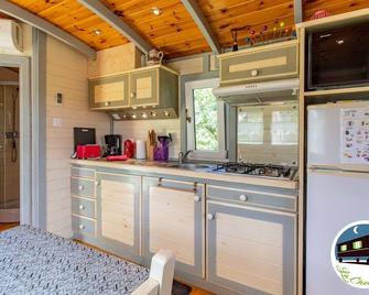 Gypsy Caravan & heated pool in Anjou - Bécon-les-Granits - Cocina