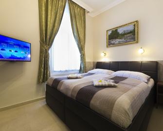Apartment Karla Capka Street - Karlowe Wary - Sypialnia