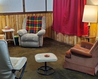 Little River Inn Motel & Guest House - Leon - Sala de estar