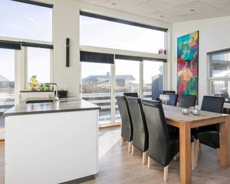 5 Star Holiday Home in Ringkobing - Ringkobing - Jídelna