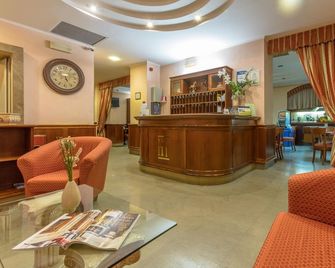 Hotel Traiano - Civitavecchia - Recepción