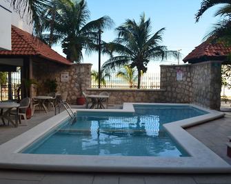 بروجريسو بيتش هوتل - بروغريسو - حوض السباحة