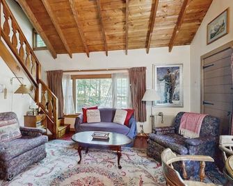Dog-friendly & charming mountain chalet w/ fireplace - Franconia - Huiskamer