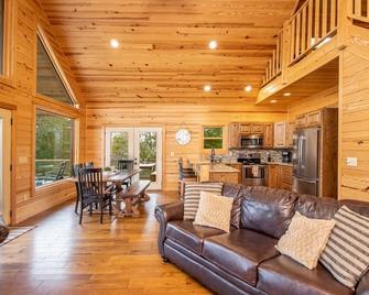 Riverside on Vaughn with Game Room and More space! - Glenwood - Living room