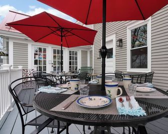 James Place Inn Bed and Breakfast - Freeport - Innenhof