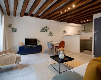 Le refuge Bellifontain - Au cœur de la ville - Fontainebleau - Living room