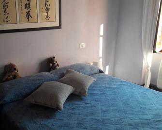 Arcola (La Spezia) Apartment in typical Ligurian house in historic village - Arcola - Camera da letto