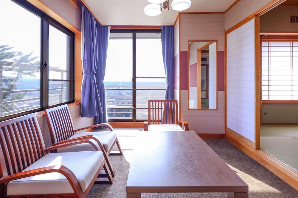 أويدو أونسين مونوجاتاري بريميوم ياماشيتايا - كاغا - غرفة معيشة