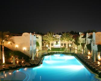Falcon Hills Hotel - Charm el-Cheikh - Piscina