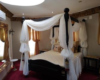 Excalibur Boutique Hotel - Rustenburg - Bedroom