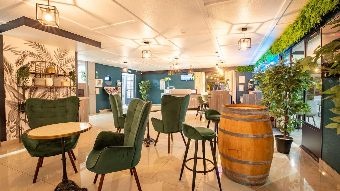 鐘樓瓦倫錫耶納南機場酒店 - 魯維涅