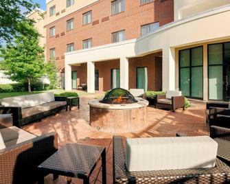Courtyard by Marriott Dallas Arlington South - Arlington - Patio