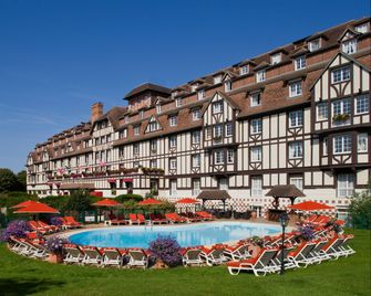 Hôtel Barrière L'Hôtel du Golf Deauville - Deauville - Building