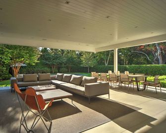 Exquisite Custom Home in the Heart of East Hampton - East Hampton - Патіо