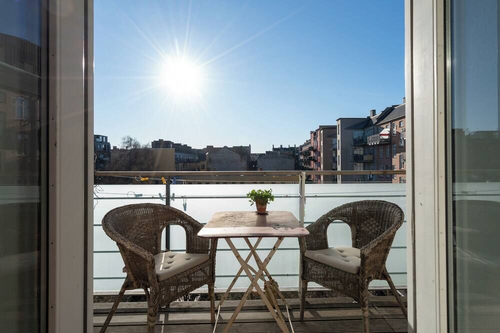 Lovely bright 3-bedroom with large balcony facing green courtyard - Copenaghen - Balcone