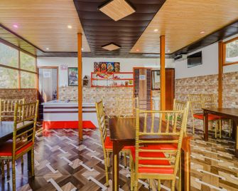 Hotel O Baaromaasa - Nainital - Restaurante
